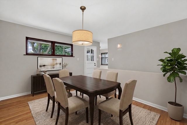 392 WINDSOR Avenue, Glen Ellyn, IL 60137