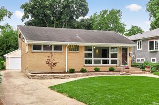392 WINDSOR Avenue, Glen Ellyn, IL 60137
