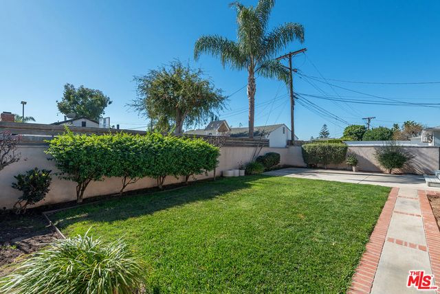 6320 W 83rd Street, Los Angeles, CA 90045