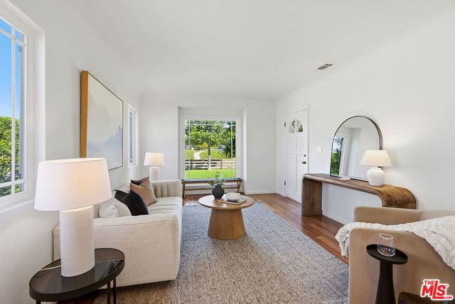 6320 W 83rd Street, Los Angeles, CA 90045