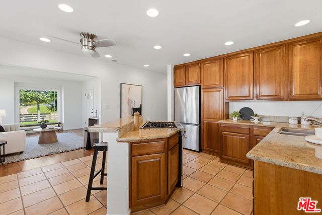 6320 W 83rd Street, Los Angeles, CA 90045