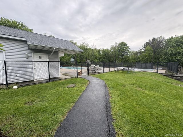 27 Lexington Hill 10, Harriman, NY 10926