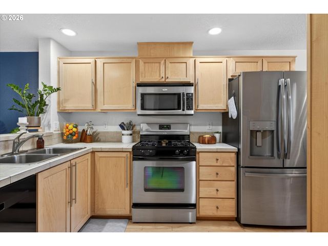 10797 Sw CANTERBURY Ln 103, Portland, OR 97224