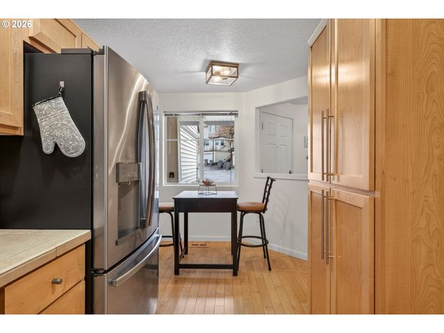 10797 Sw CANTERBURY Ln 103, Portland, OR 97224