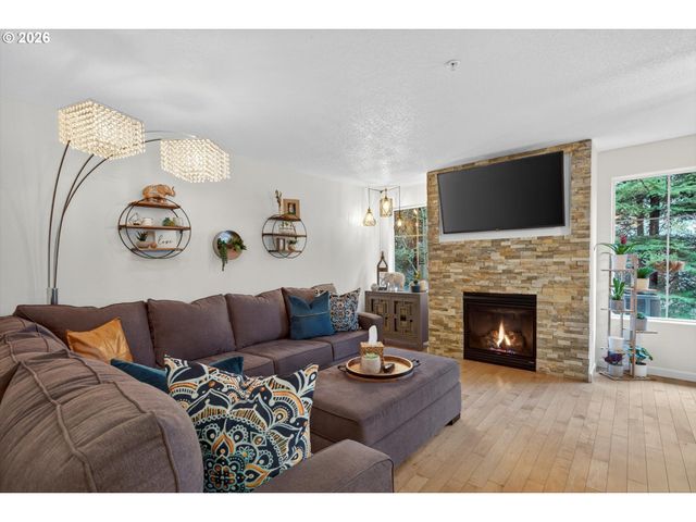 10797 Sw CANTERBURY Ln 103, Portland, OR 97224