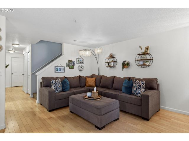 10797 Sw CANTERBURY Ln 103, Portland, OR 97224