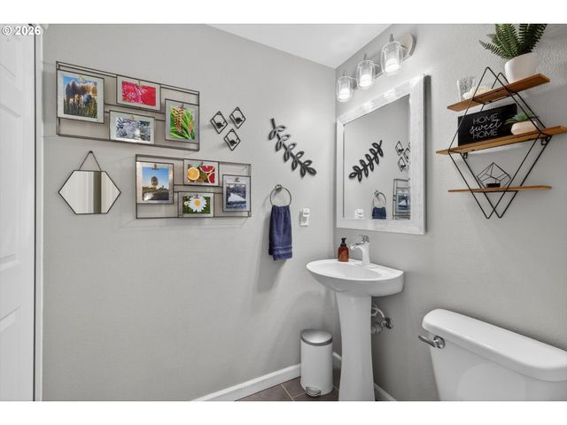 10797 Sw CANTERBURY Ln 103, Portland, OR 97224