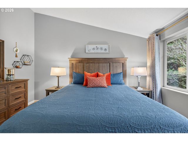 10797 Sw CANTERBURY Ln 103, Portland, OR 97224