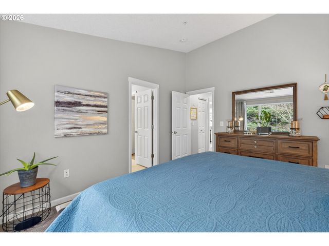 10797 Sw CANTERBURY Ln 103, Portland, OR 97224