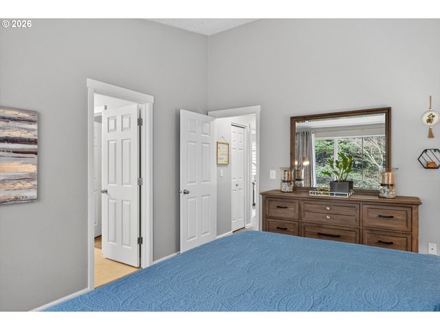 10797 Sw CANTERBURY Ln 103, Portland, OR 97224