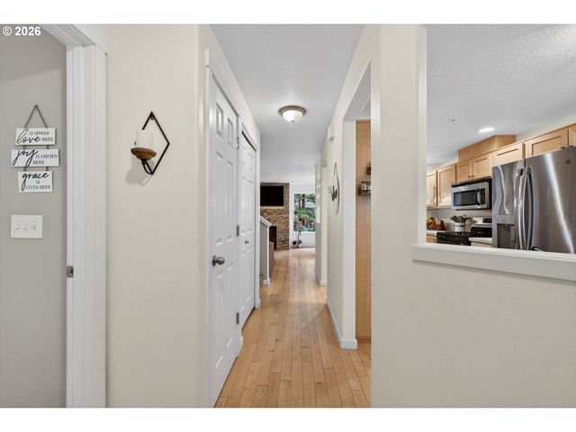 10797 Sw CANTERBURY Ln 103, Portland, OR 97224