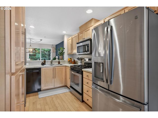 10797 Sw CANTERBURY Ln 103, Portland, OR 97224