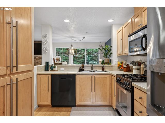 10797 Sw CANTERBURY Ln 103, Portland, OR 97224