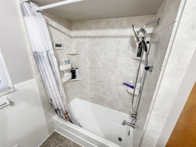 17828 Devonshire Street, Riverview, MI 48193