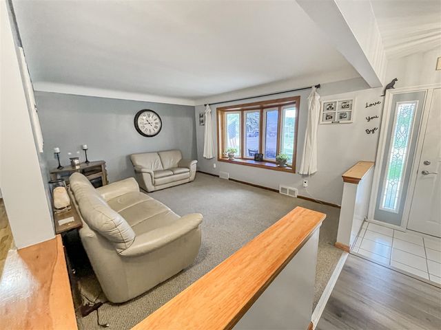 17828 Devonshire Street, Riverview, MI 48193