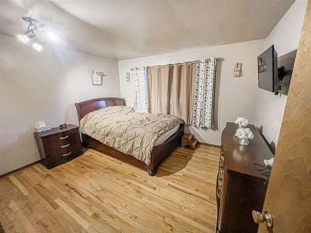 17828 Devonshire Street, Riverview, MI 48193
