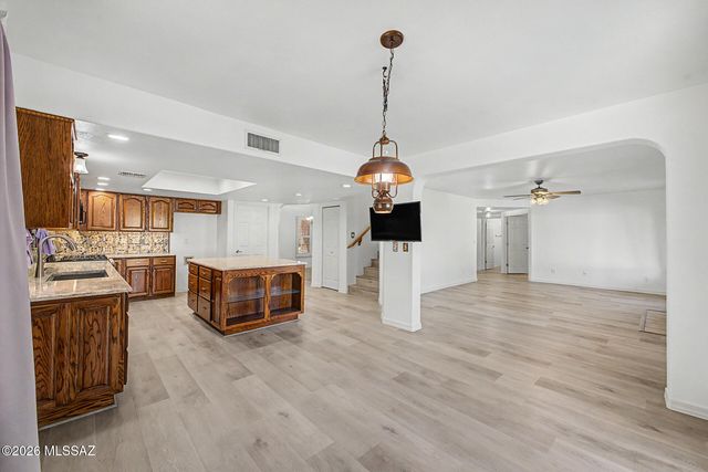 12592 N Pioneer Way, Oro Valley, AZ 85755