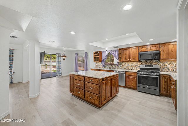 12592 N Pioneer Way, Oro Valley, AZ 85755