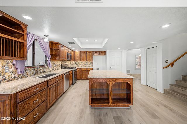12592 N Pioneer Way, Oro Valley, AZ 85755