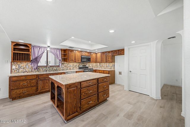 12592 N Pioneer Way, Oro Valley, AZ 85755