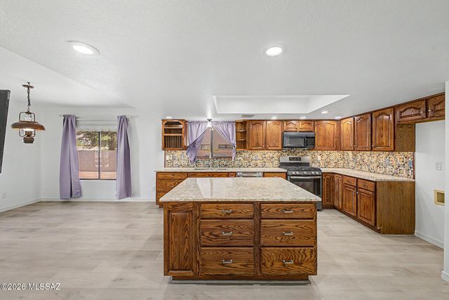 12592 N Pioneer Way, Oro Valley, AZ 85755