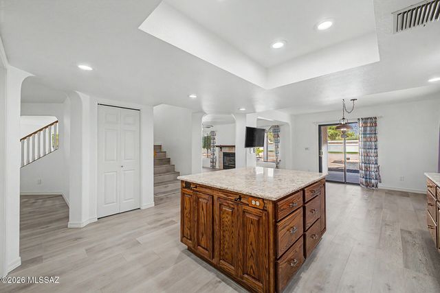 12592 N Pioneer Way, Oro Valley, AZ 85755