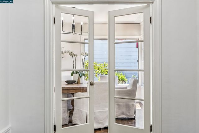 4010 Reinhardt Dr, Oakland, CA 94619