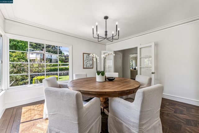 4010 Reinhardt Dr, Oakland, CA 94619