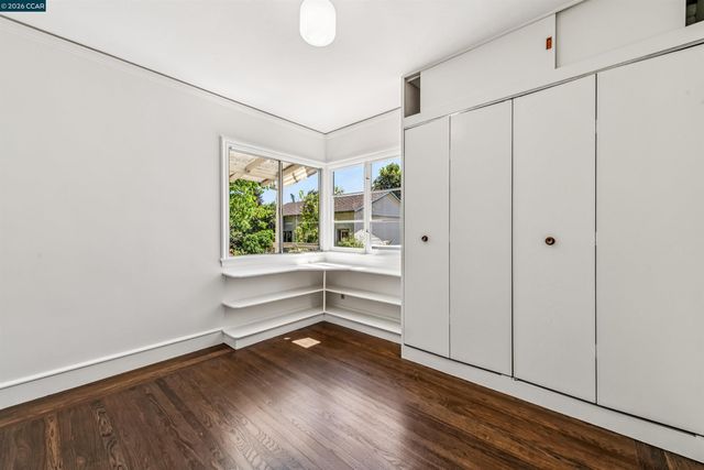 4010 Reinhardt Dr, Oakland, CA 94619