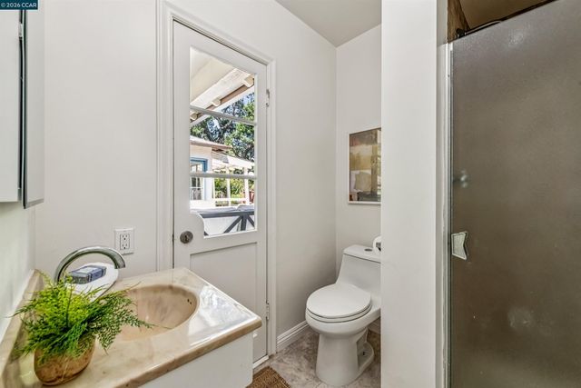 4010 Reinhardt Dr, Oakland, CA 94619