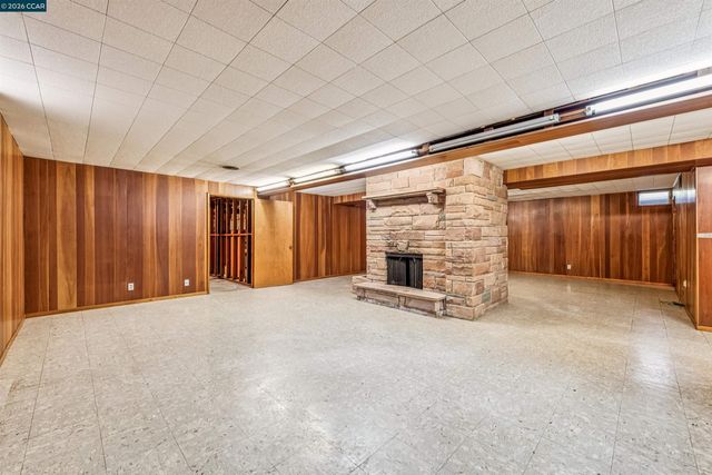 4010 Reinhardt Dr, Oakland, CA 94619