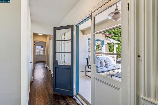 4010 Reinhardt Dr, Oakland, CA 94619