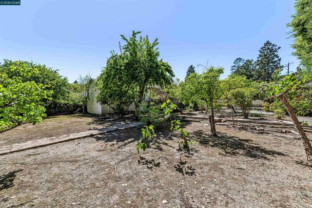 4010 Reinhardt Dr, Oakland, CA 94619