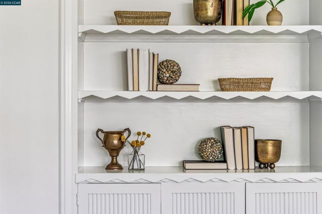 4010 Reinhardt Dr, Oakland, CA 94619