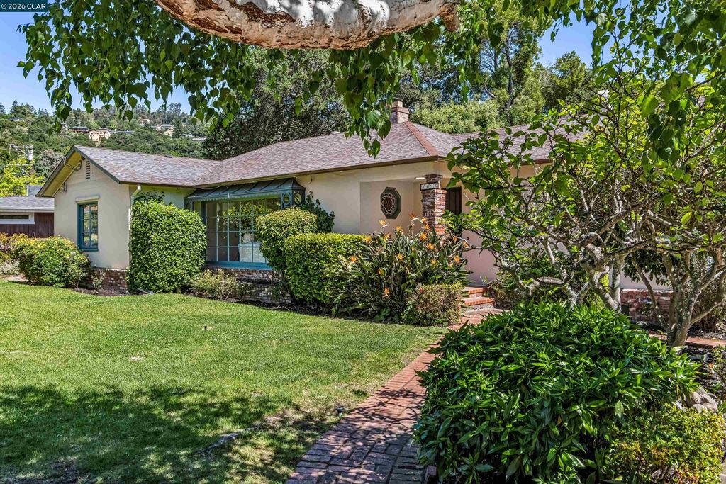 4010 Reinhardt Dr, Oakland, CA 94619