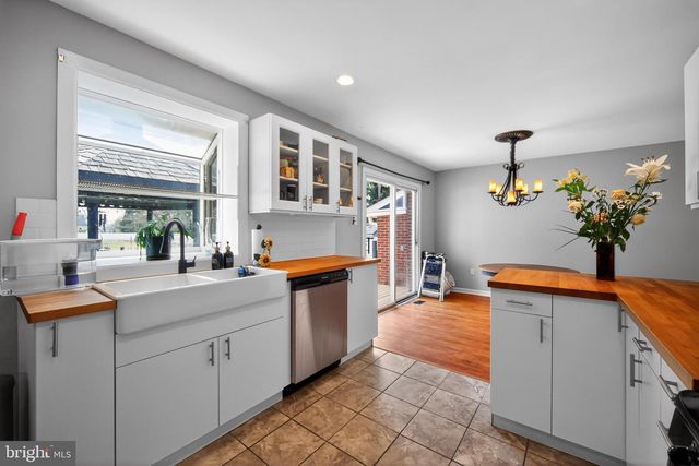 120 FISH POND RD, Sewell, NJ 08080