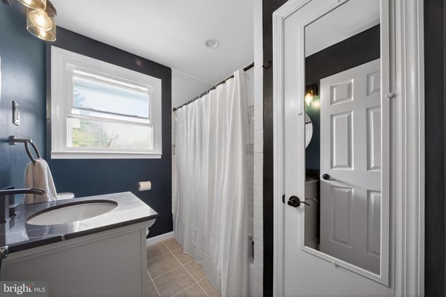 120 FISH POND RD, Sewell, NJ 08080