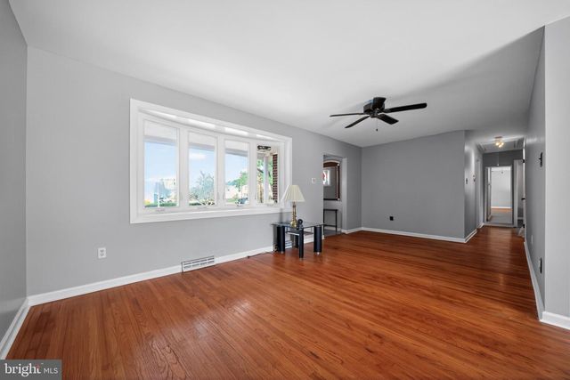 120 FISH POND RD, Sewell, NJ 08080