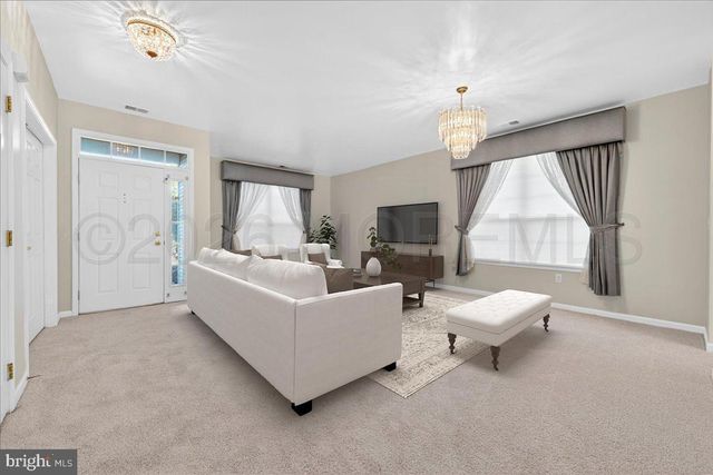 7 Allister Lane, Columbus, NJ 08022