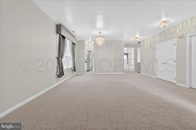 7 Allister Lane, Columbus, NJ 08022