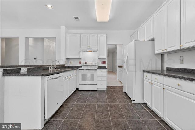 7 Allister Lane, Columbus, NJ 08022