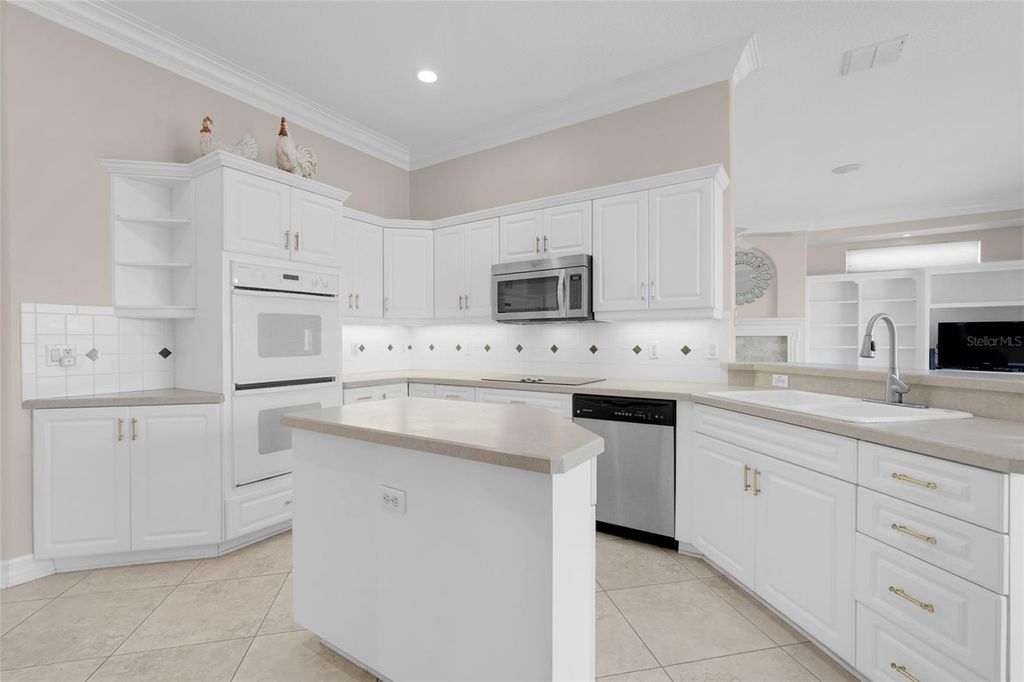 Image 25 of property listing at 3405 BELLINGTON DRIVE, Orlando, FL 32835