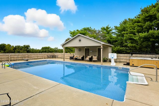 1977 Hammer Lane, Carthage, MO 64836