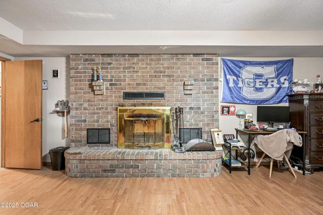 1977 Hammer Lane, Carthage, MO 64836