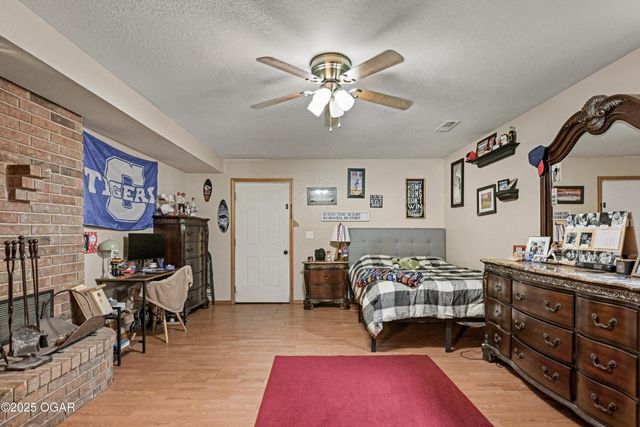 1977 Hammer Lane, Carthage, MO 64836