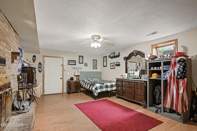 1977 Hammer Lane, Carthage, MO 64836