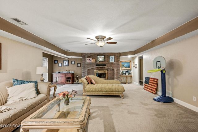 1977 Hammer Lane, Carthage, MO 64836