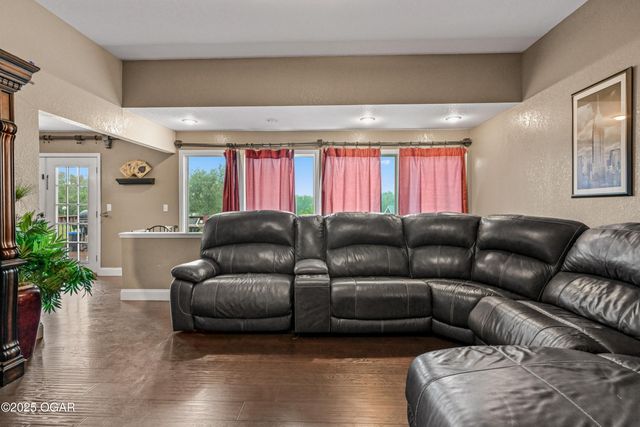 1977 Hammer Lane, Carthage, MO 64836