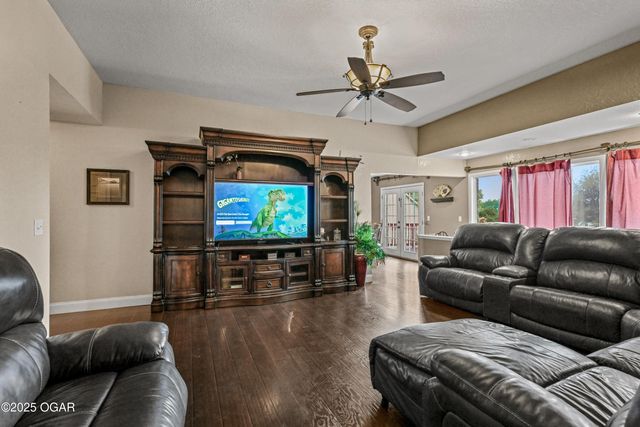 1977 Hammer Lane, Carthage, MO 64836