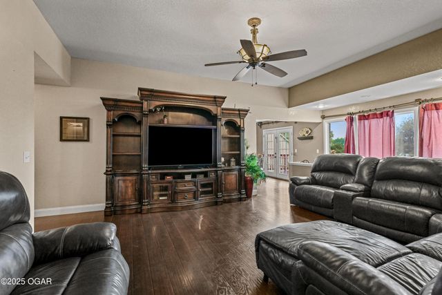 1977 Hammer Lane, Carthage, MO 64836